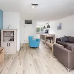 Restyled Holiday Home With Two Bathrooms, Beach At 500 M