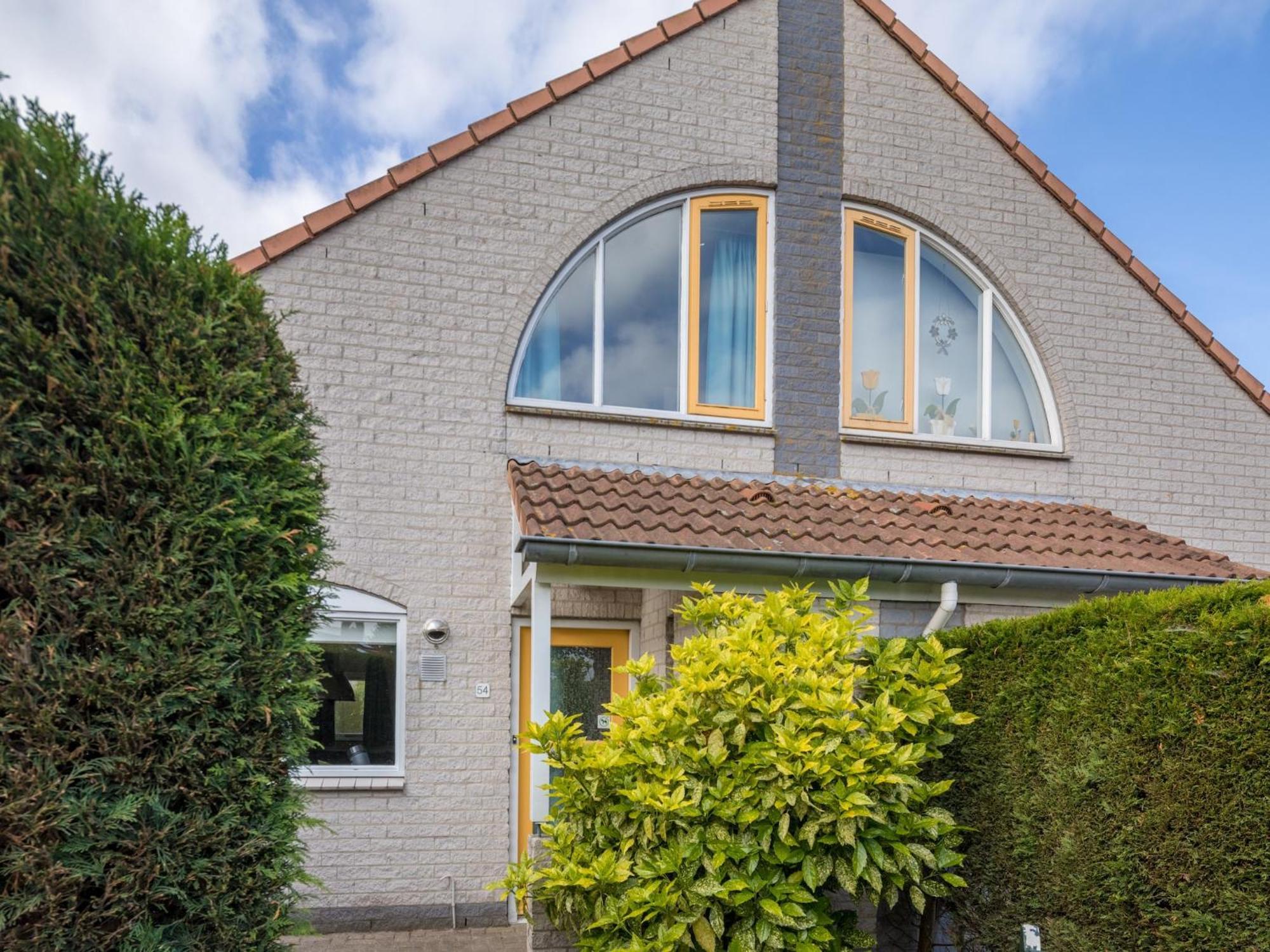 Restyled With Two Bathrooms, At 500 M Vakantiehuis Breskens