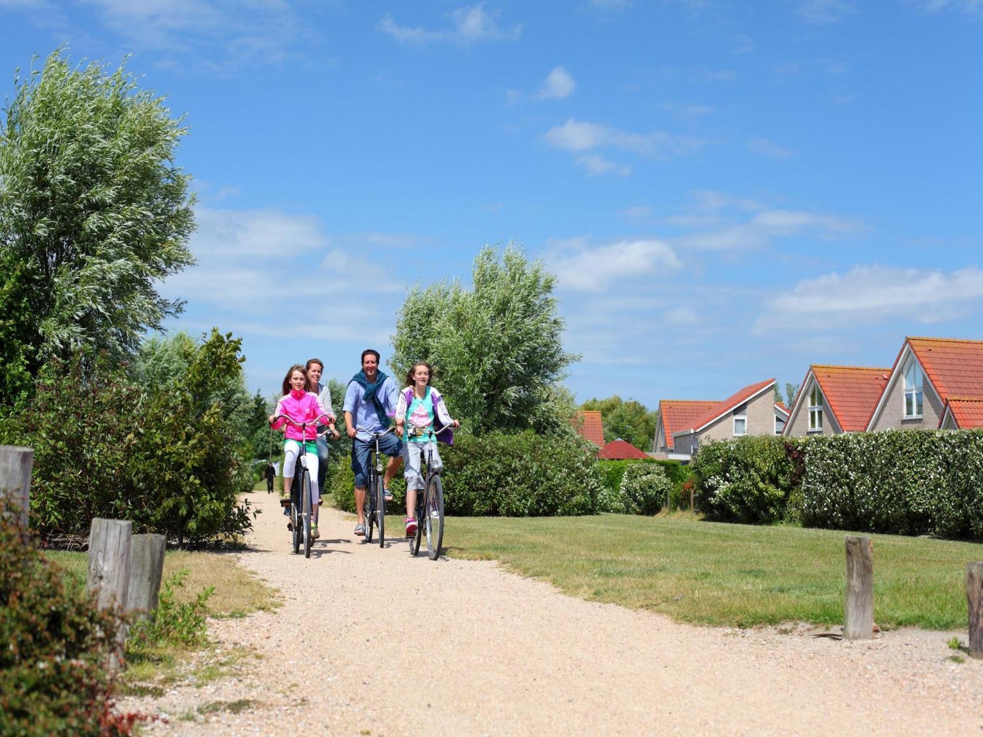 Vakantiehuis Restyled With Two Bathrooms, At 500 M Breskens